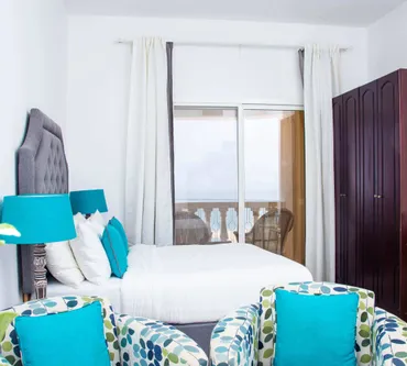 Apartment with 3 bedrooms in The Royal Breeze Residences